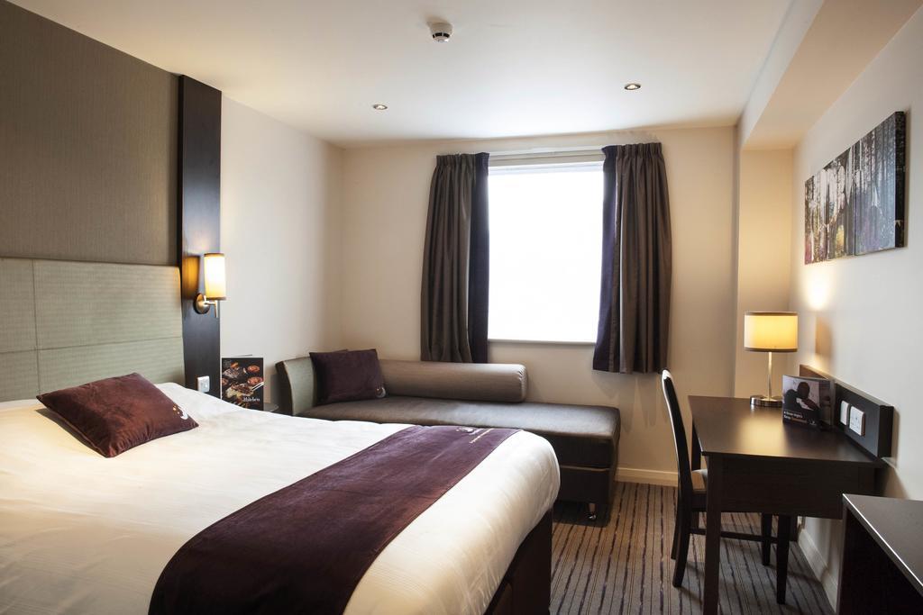 Premier Inn Fort William Exterior foto